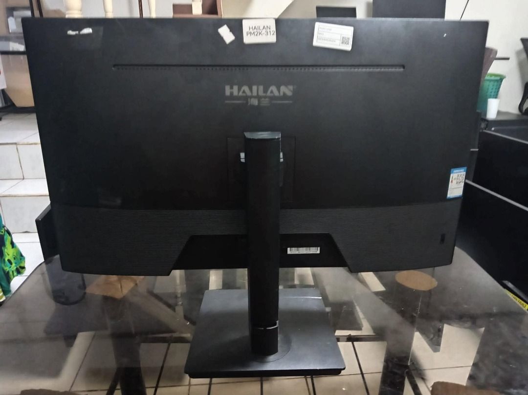 Computer Monitor (Category: Monitor Screens) located in Caloocan City. Submitted by paulinegaerlan16 (Listing ID 1448105558, Image 2). Description: - Large and clear Philips computer monitor - Sleek black bezel and stand - Perfect for gaming and work - Ready for a new home.