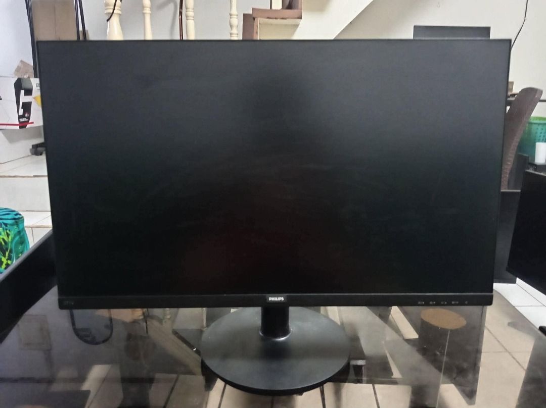 Computer Monitor (Category: Monitor Screens) located in Caloocan City. Submitted by paulinegaerlan16 (Listing ID 1448105558, Image 1). Description: - Large and clear Philips computer monitor - Sleek black bezel and stand - Perfect for gaming and work - Ready for a new home.