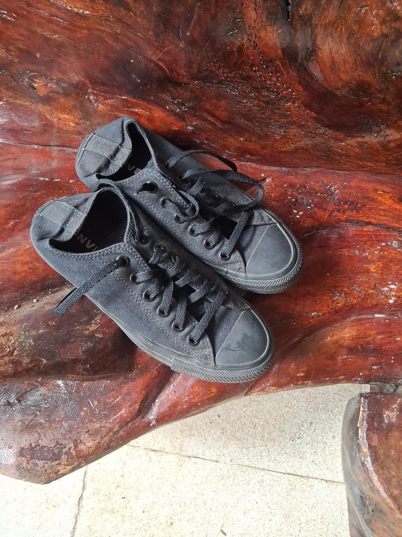 Converse Chuck Taylor All Star Black Low Top Sneakers (Category: Sneakers) located in Manila. Submitted by beardedbot (Listing ID 1448106940, Image 1). Description: - Classic black Converse Chuck Taylor All Star low tops - Canvas upper, lace-up closure - Made in Indonesia - Size: 7.5 US Women's - A versatile staple for any outfit.