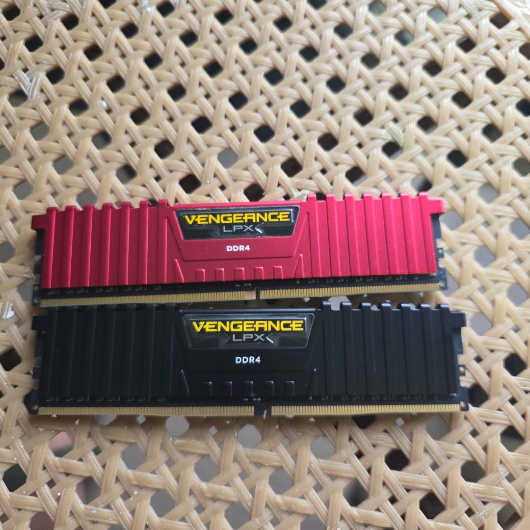 Corsair Vengeance LPX DDR4 RAM (2x8GB)