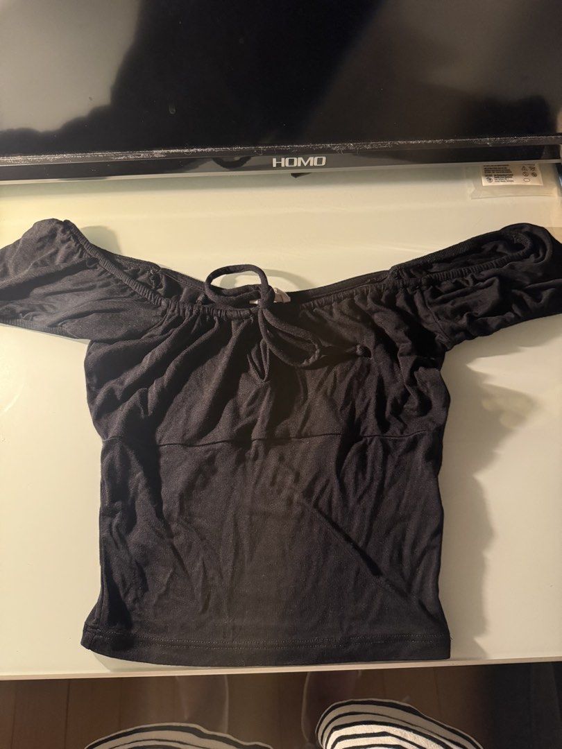 Cotton On Black Off-Shoulder Top (Category: Blouses) located in Manila. Submitted by saffiannyy (Listing ID 1448268383, Image 1). Description: - Brand: Cotton On - Color: Black - Style: Off-shoulder top - Features: Front tie detail, puff sleeves - Estimated Size: 2XS - Occasion: Night out, casual wear.