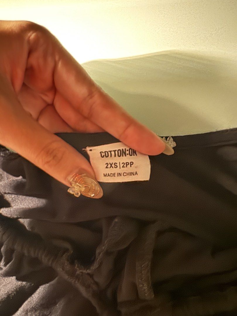 Cotton On Black Off-Shoulder Top (Category: Blouses) located in Manila. Submitted by saffiannyy (Listing ID 1448268383, Image 2). Description: - Brand: Cotton On - Color: Black - Style: Off-shoulder top - Features: Front tie detail, puff sleeves - Estimated Size: 2XS - Occasion: Night out, casual wear.