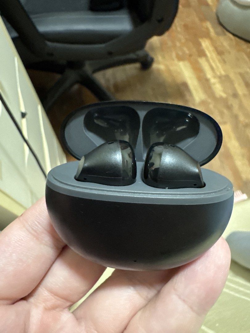 Creative Wireless Earbuds with Charging Case