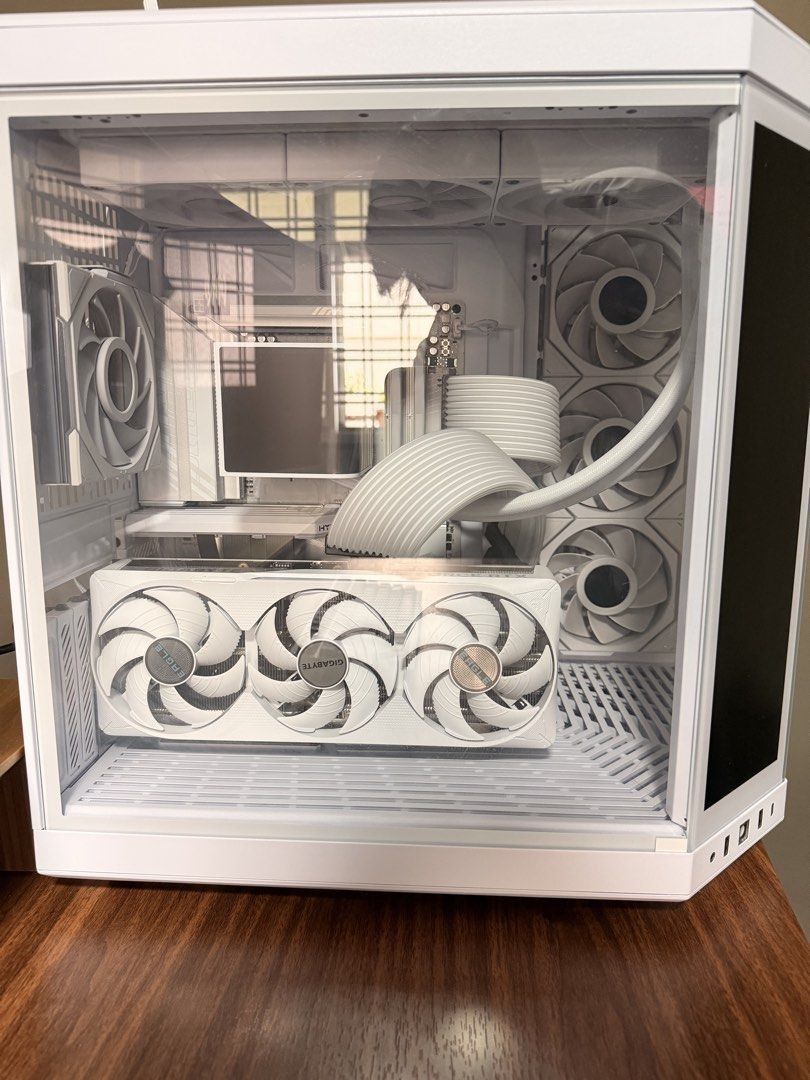 Custom White Gaming PC502577163194214401