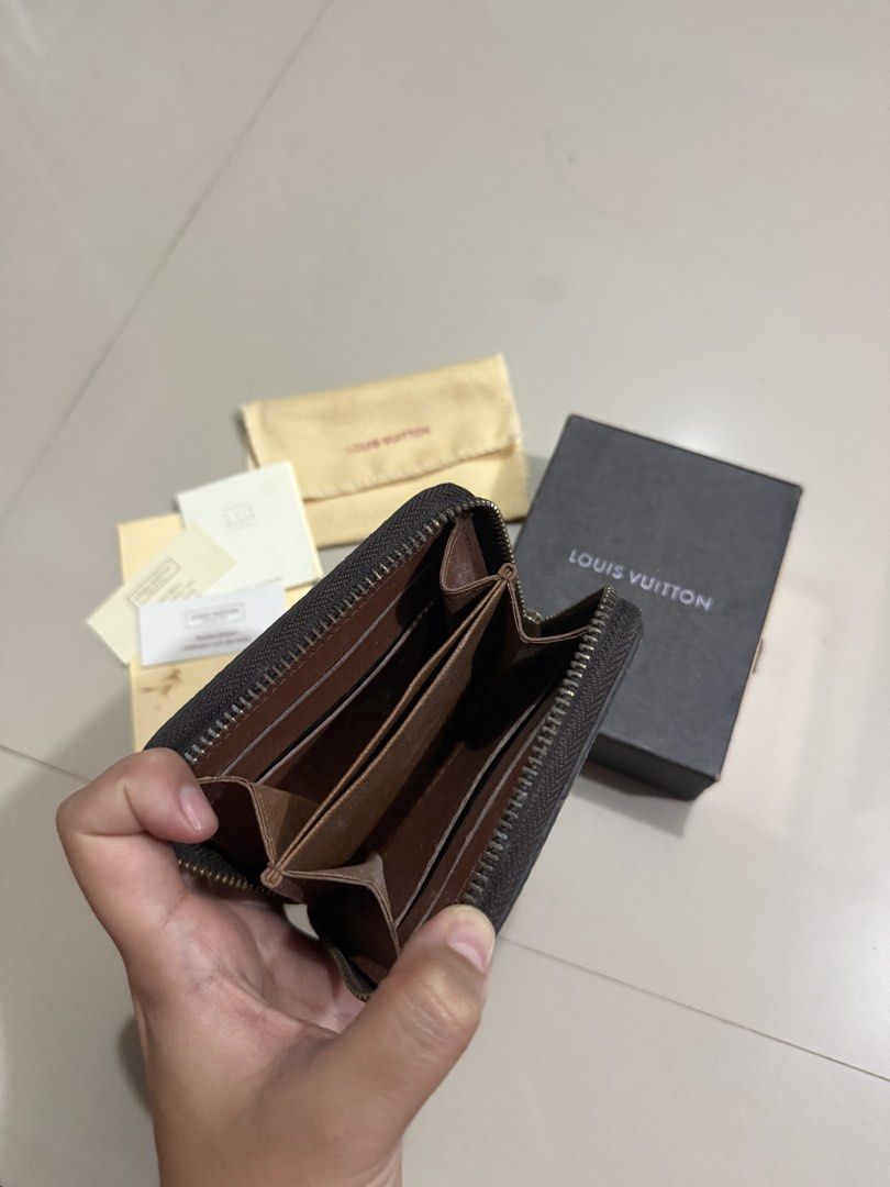 Declutter wallet (Category: Wallets & Card Holders) located in Quezon City. Submitted by pljdlrs (Listing ID 1448214451, Image 3). Description: .
