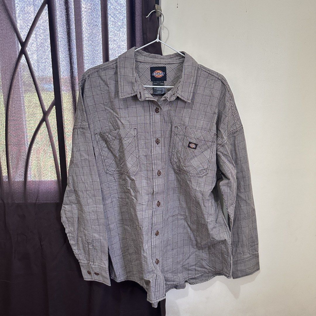 Men Dickies Plaid Long Sleeve Button Up Shirt (Category: Tshirts & Polo Shirts ) located in Bulacan. Submitted by enne_123 (Listing ID 1448120680, Image 1). Description: - Dickies Long Sleeve Shirt - Grey and white plaid pattern - Two chest pockets with button closure - Button-up front - Tagged Size: L/G - Perfect for casual wear or work.