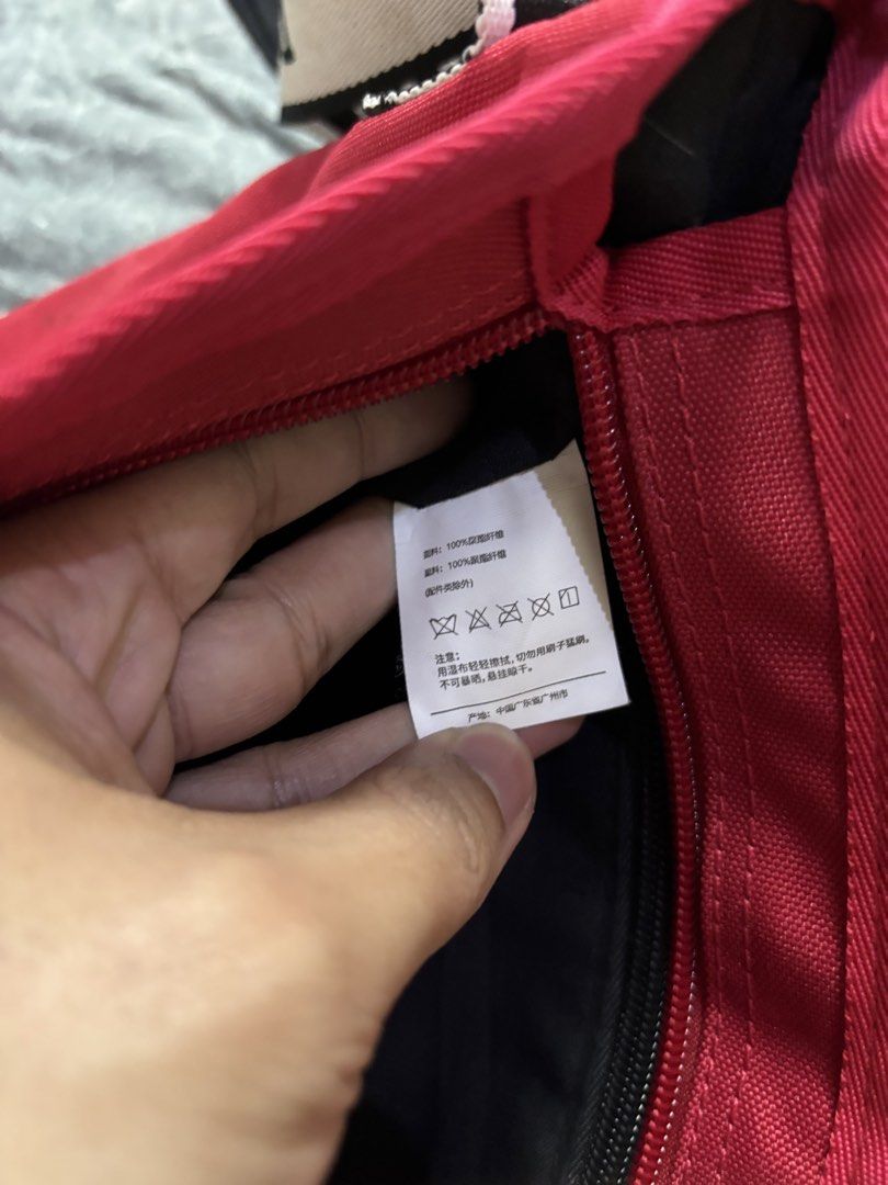 Dickies Red Sling Bag W/Sling Logo (Category: Sling Bags) located in Baguio. Submitted by 8luck (Listing ID 1448261981, Image 3). Description: DICKIES SLING BAG EXCELLENT CONDITION Medium - Large.