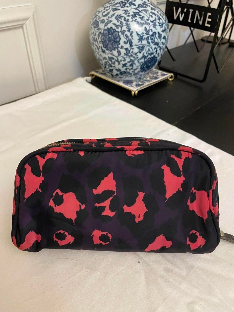 Diesel nylon cosmetic/toiletry pouch (Category: Purses & Pouches) located in Cagayan de Oro. Submitted by borse_de_amore (Listing ID 1448182677, Image 2). Description: Diesel nylon cosmetic/toiletry pouch No issues. Still in great condition. 🏷️1,399 shipped.