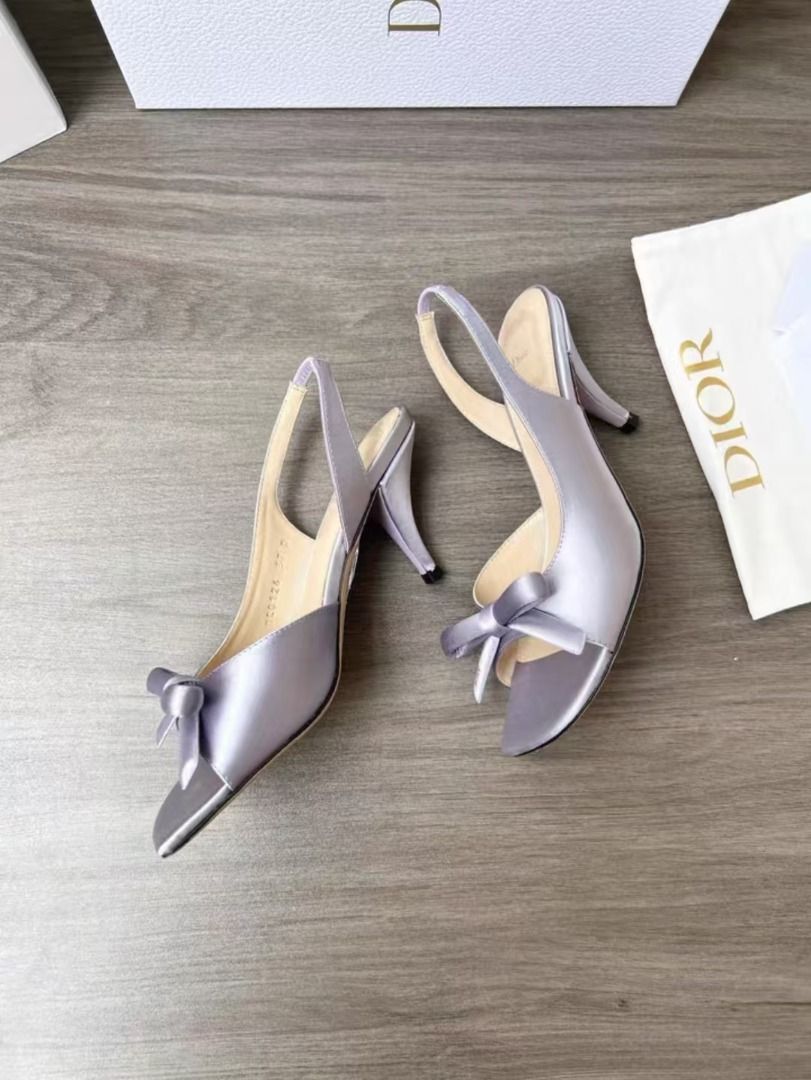 DIOR Bow 鞋跟7.5cm 高跟鞋 SIZE：35-40 （分類：高跟鞋）位於 Hong Kong。 由 rsgstjwfus28830 提交（商品編號 1448206977，圖片 2）。簡介： DIOR Bow 鞋跟7.5cm 高跟鞋 SIZE：35-40 全新正貨，包裝齊全 仲有其他款式顏色，有需要問我呀。