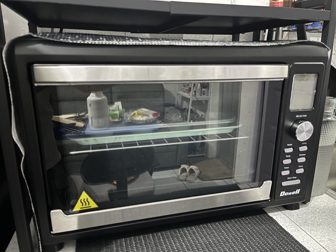 Dowell ELO-45DS Electric Oven (Category: Ovens & Toasters) located in Dasmarinas. Submitted by movedaily (Listing ID 1448219464, Image 3). Description: 🔥 FOR SALE: Dowell ELO-45DS Electric Oven – Only ₱6,500 🔥 Selling my Dowell ELO-45DS 45L Electric Oven (2 years old) for ₱6,500. Condition: ✅ Used only 5 times (only for baking banana cupcakes) ✅ Excellent condition – no scratches ✅ Fully functional ❌ No original box 🎁 FREE: 12-cup cupcake mold