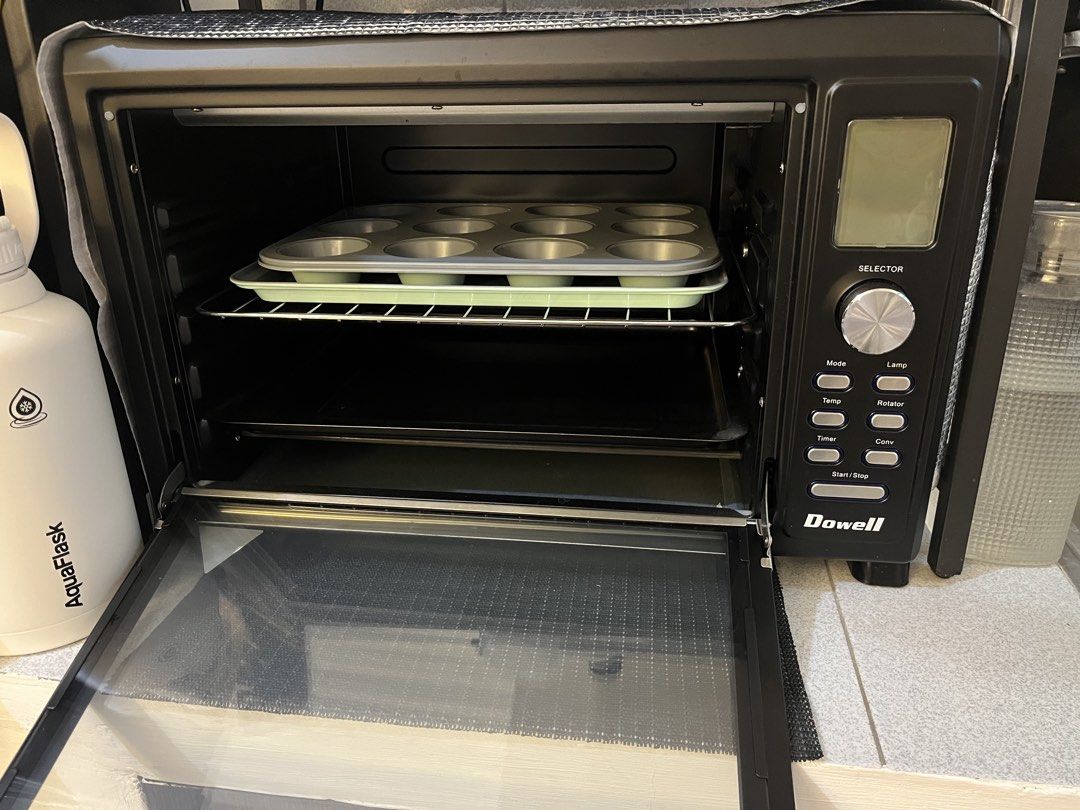 Dowell ELO-45DS Electric Oven (Category: Ovens & Toasters) located in Dasmarinas. Submitted by movedaily (Listing ID 1448219464, Image 2). Description: 🔥 FOR SALE: Dowell ELO-45DS Electric Oven – Only ₱6,500 🔥 Selling my Dowell ELO-45DS 45L Electric Oven (2 years old) for ₱6,500. Condition: ✅ Used only 5 times (only for baking banana cupcakes) ✅ Excellent condition – no scratches ✅ Fully functional ❌ No original box 🎁 FREE: 12-cup cupcake mold