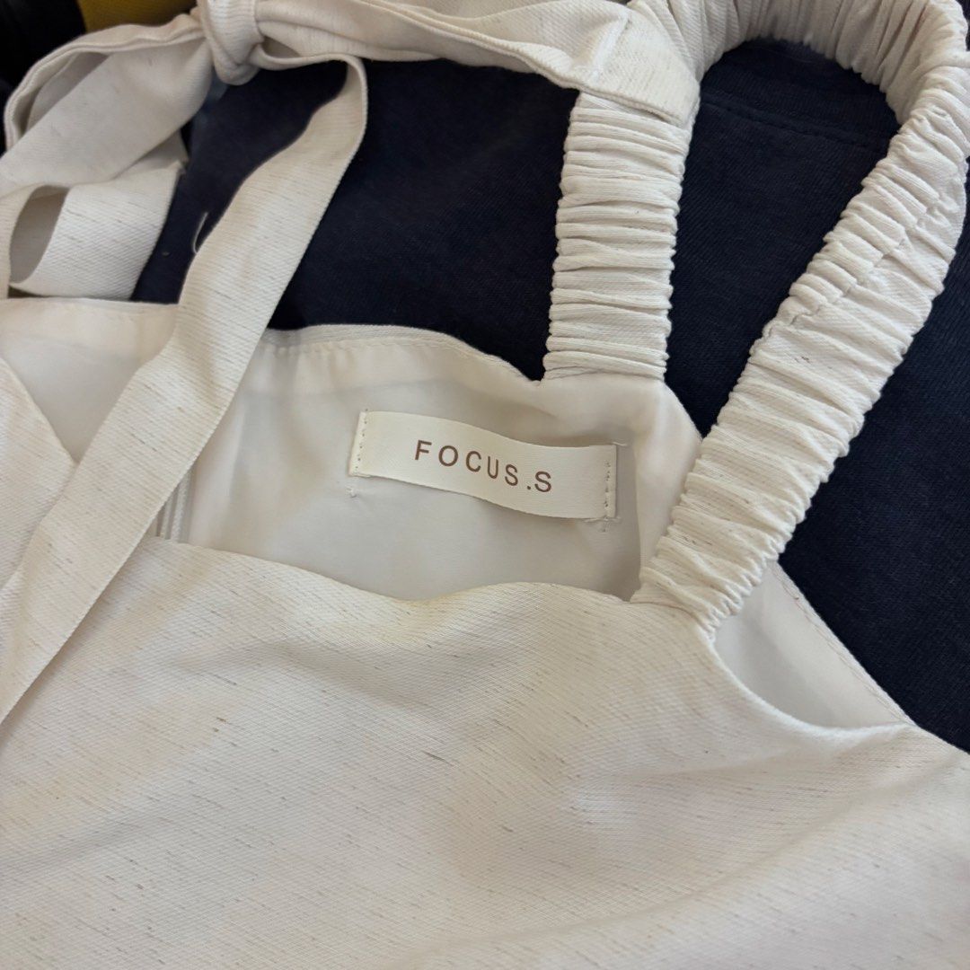 [Focus.S] Korean Peplum Top - Cream (Category: Sleeveless) located in Caloocan City. Submitted by wybieee_0.0 (Listing ID 1448184161, Image 3). Description: [Focus.S] Korean Peplum Top - Cream 💭 RFS: Decluttering 💸 Payment: GCash 📦 Shipping: To be handled by buyer 📍 Shipping from Metro Manila.
