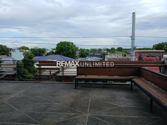For Lease BF Parañaque Commercial Space (Category: Commercial) located in Makati City. Submitted by REMAXUNLIMITEDPH (Listing ID 1448159309, Image 2). Description: For Lease BF Paranaque Commercial Space 3rd floor with roofdeck Around 200sqm+ more or less (open roof deck, indoor space, kitchen space, plus bathrooms, balcony, another enclosed space, etc) Asking 45k per month Gerrick Suarez Remax Unlimited 0917 537 5812.