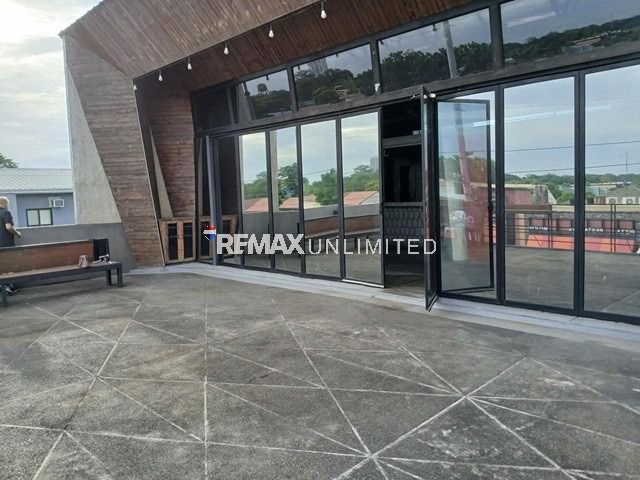 For Lease BF Parañaque Commercial Space (Category: Commercial) located in Makati City. Submitted by REMAXUNLIMITEDPH (Listing ID 1448159309, Image 3). Description: For Lease BF Paranaque Commercial Space 3rd floor with roofdeck Around 200sqm+ more or less (open roof deck, indoor space, kitchen space, plus bathrooms, balcony, another enclosed space, etc) Asking 45k per month Gerrick Suarez Remax Unlimited 0917 537 5812.