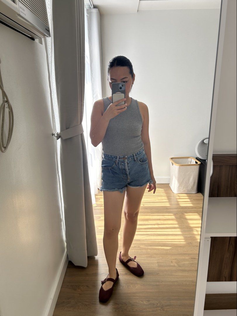 Forever 21 Denim Shorts Size 26 (Category: Shorts) located in Quezon City. Submitted by simplifiedclosetph (Listing ID 1448171305, Image 2). Description: - Size 26 - Button fly closure - Frayed hem detail Fits XS-S Can send more photos upon request No tape measure available :( If applicable, refer the the brand’s website for sizing reference RFS: MAJOR DECLUTTERING!! MOP: Gcash/BDO/BPI Location: Quezon City Shipping Posts: Shipping via GogoXpress