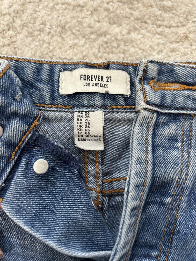 Forever 21 Denim Shorts Size 26 (Category: Shorts) located in Quezon City. Submitted by simplifiedclosetph (Listing ID 1448171305, Image 3). Description: - Size 26 - Button fly closure - Frayed hem detail Fits XS-S Can send more photos upon request No tape measure available :( If applicable, refer the the brand’s website for sizing reference RFS: MAJOR DECLUTTERING!! MOP: Gcash/BDO/BPI Location: Quezon City Shipping Posts: Shipping via GogoXpress