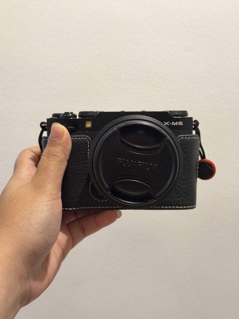 Fujifilm X-M5 with Kitlens (Category: Cameras) located in Makati City. Submitted by kamsahamniduh (Listing ID 1448088175, Image 1). Description: - Fujifilm X-M5 camera - Inclusions: lens, box, receipt, and leather case - screen protected since day 1 - Still under warranty RFS: switching to XT-30 III 📍Taguig/Paranaque Can do vc .