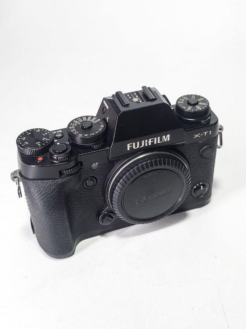 Fujifilm XT1 (Category: Cameras) located in Baguio. Submitted by aeralecamerastore (Listing ID 1448207133, Image 2). Description: Fujifilm XT1 Body P 22,000 No issues ( may black spot sa viewfinder doesn’t affect performance ) Good Condition Cosmetics : 9.5/10 ( may light scratches sa body ) Actual Photos Posted 📸 📍 Open For Cash on delivery / COP LBC Inclusions : 📦 What’s Included? Fujifilm XT 1 Battery Camera Bag Strap Body Cap.
