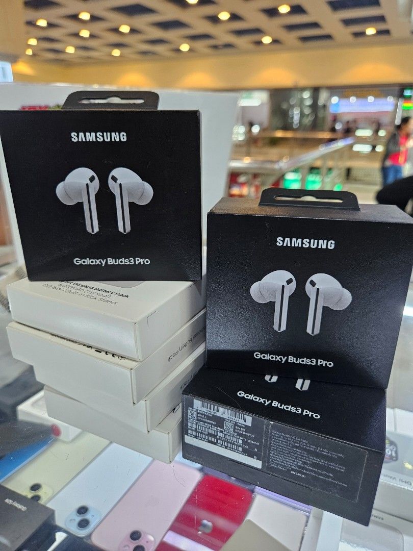 Galaxy Buds 3 pro Brandnew white only (Category: Earphones) located in San Juan City. Submitted by rjean02 (Listing ID 1448165234, Image 1). Description: Brandnew sealed original 3x money back guarantee.