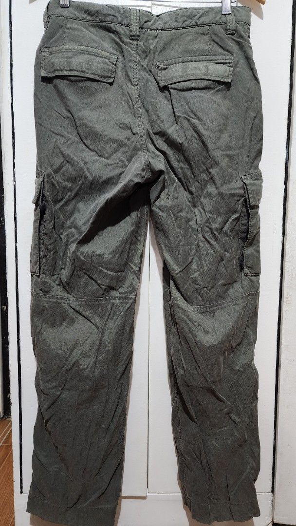 GAP Cargo Pants XS/TP Grey (Category: Other Bottoms) located in Meycauayan. Submitted by MP_Shop (Listing ID 1448082884, Image 2). Description: Size: 30W x 39L inches Good Condition Color rate: 8.5/10 Loc: Meycauayan Bulacan Courier: J&T Mop: Gcash .