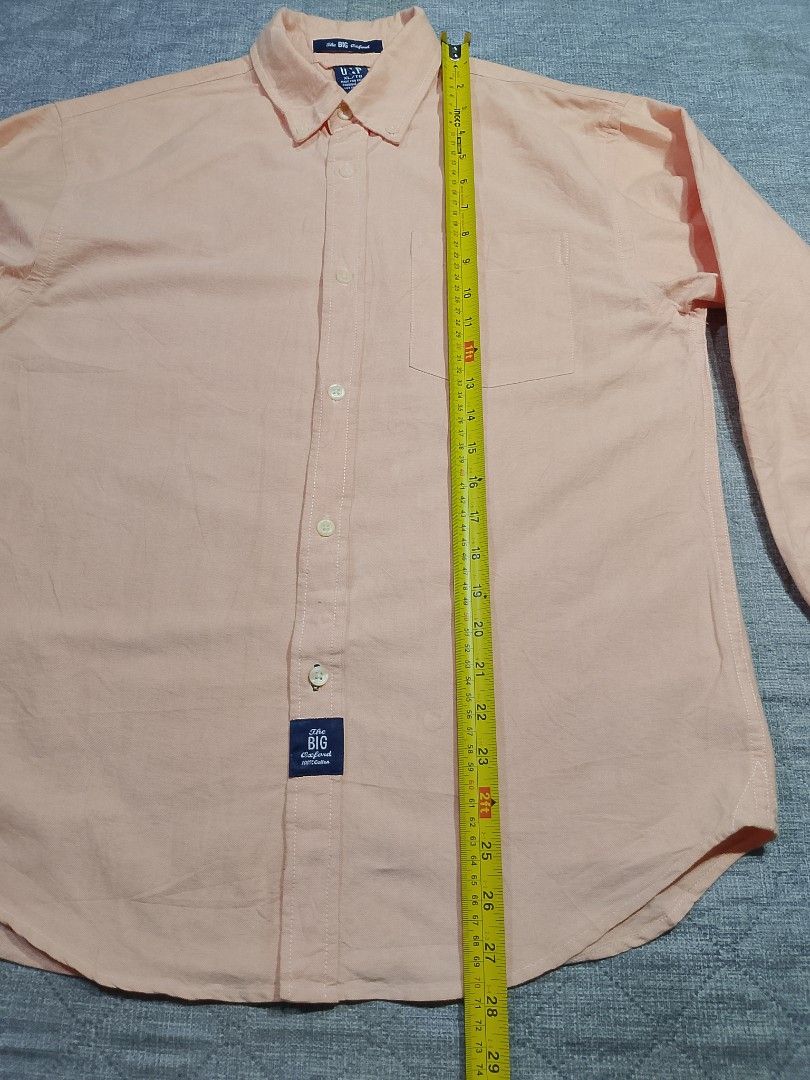 Gap peach Oxford button down long sleeves shirt (Category: Formal Shirts) located in Cadiz. Submitted by comradstuff (Listing ID 1448090076, Image 3). Description: Gap peach Oxford button down long sleeves shirt w 20.5" l 27".