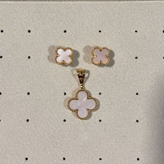 (Category: ) located in . Submitted by wardrobebyqueen (Listing ID 1448233155, Image 1). Description: .