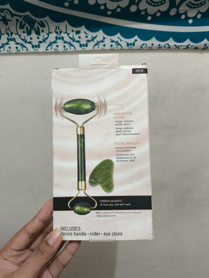 Green Quartz Under Eye stone and Facial Roller (Category: Face Care) located in Manila. Submitted by weyt_k (Listing ID 1448205308, Image 2). Description: Green Quartz Under Eye stone and Facial Roller.