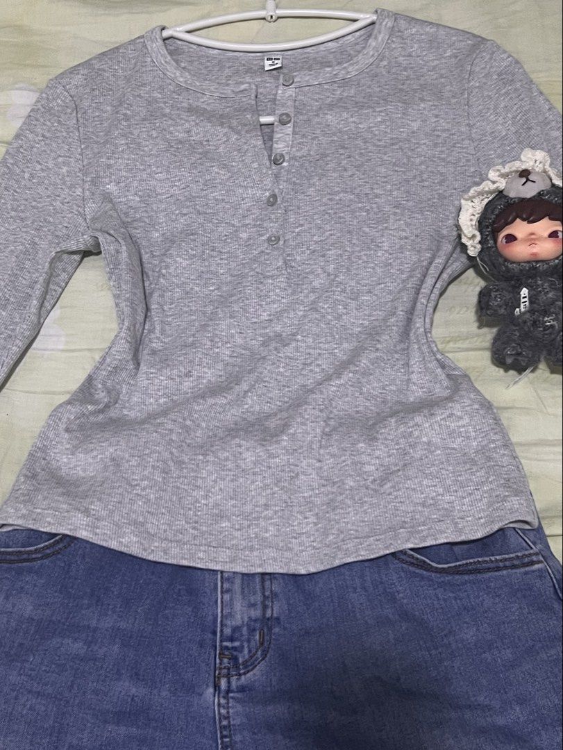 Grey Uniqlo Ribbed Henley T-shirt (Category: Longsleeves) located in Kota Kinabalu. Submitted by haruwonnie (Listing ID 1448229177, Image 1). Description: I only wore it once and i didn’t really like how it looks on me , so im selling it 💔 . can negotiate ..