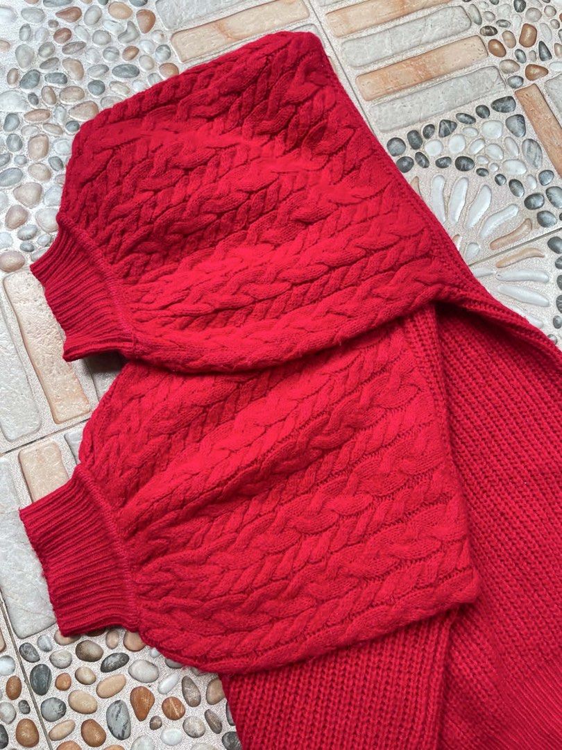 GU Crew Neck Cable-Knit Puff Sleeves Sweater (Category: Coats, Jackets and Outerwear) located in Pozorrubio. Submitted by plco. (Listing ID 1448107044, Image 3). Description: GU Crew Neck Cable-Knit Puff Sleeves Sweater L on tag 22x23 color rate: 10/10 complete tags excellent condition no issue.