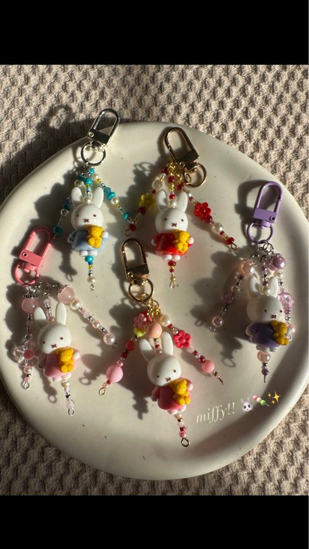 handmade keychains (Category: Handmade Craft) located in Petaling Jaya. Submitted by madebylacee (Listing ID 1448223710, Image 1). Description: all made by love and effort 💞 screenshot the ones u want ya buy 2 discount RM2 buy 3 discount RM3 buy 5 discount RM5 can mix and match’s any designs you want 🪽.