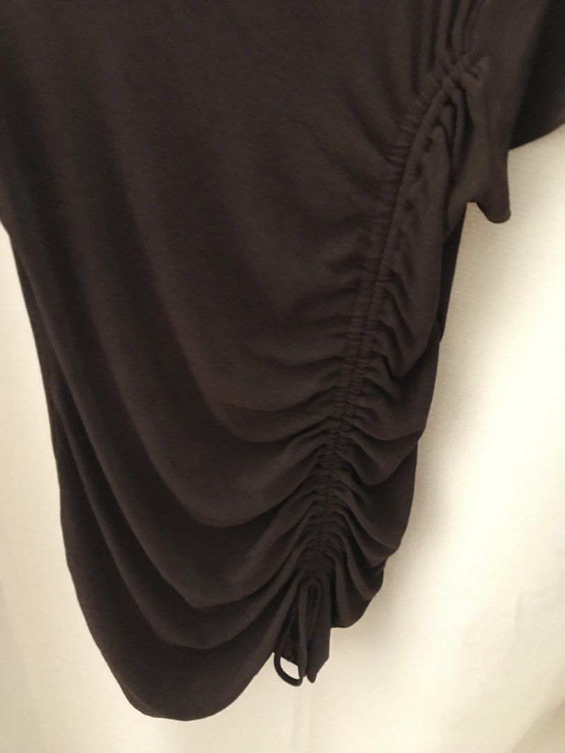 H&M Brown Ruched Dress Size M (Category: Shirts) located in Manila. Submitted by sparkfinds (Listing ID 1448142665, Image 3). Description: - Brand: H&M - Color: Brown - Style: T-shirt dress - Features: Short sleeves, round neckline, ruching with drawstring detail on one side - Fabric: Soft and stretchy - Versatility: Perfect for dressing up or down, suitable for any occasion.