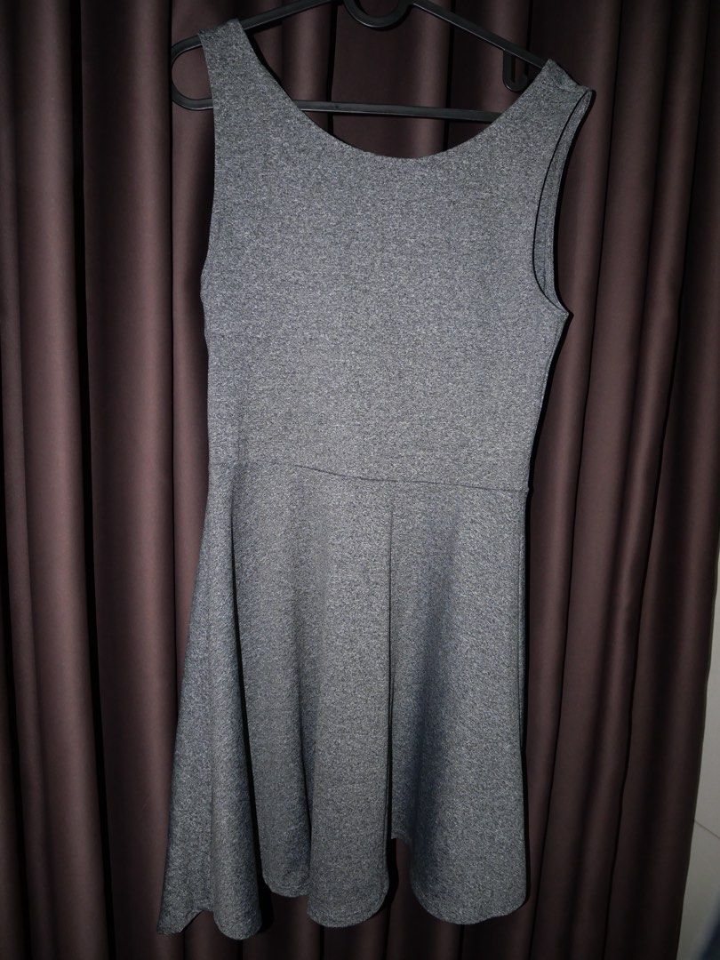 H&M Divided Grey Sleeveless Dress (Category: Dresses) located in Manila. Submitted by briesbees (Listing ID 1448189838, Image 1). Description: - Grey H&M Divided dress - Sleeveless design - Fit and flare silhouette - Subtle marled fabric texture - Original tags still attached - Versatile for casual or dressed-up occasions.