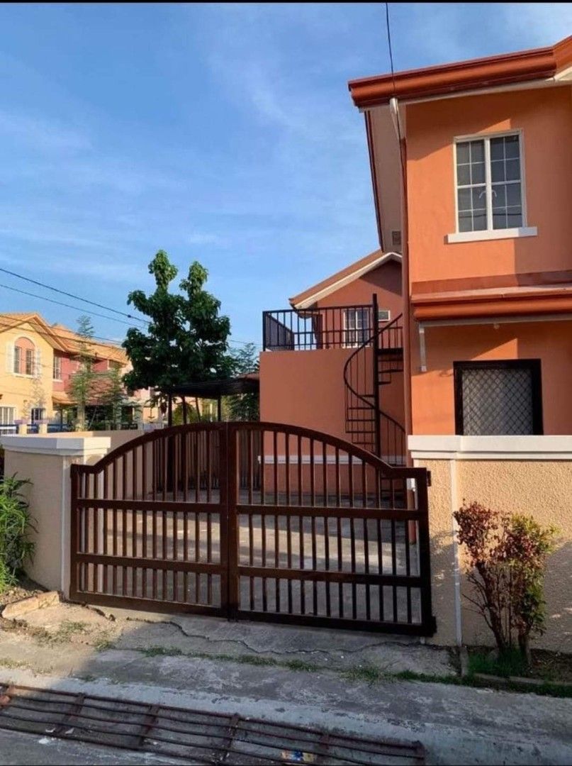 House & Lot for Sale (Category: House & Lot) located in San Pedro. Submitted by bonglimnebres (Listing ID 1448133439, Image 1). Description: Selling price: 6.3M (Net) Property Details: Clean Title Lot Area: 109 sqm Duplex Model ​Bedrooms: 2 Spacious Rooms (​Includes a convenient ground-floor bedroom with its own bathroom—ideal for seniors or guests) ​Bathrooms: 2 Full Comfort Rooms With extended kitchen ​Parking: 2-car garage Near Villar City Daa