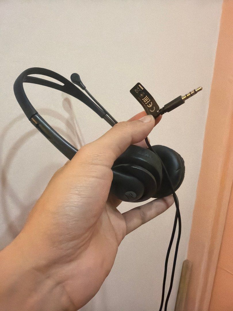 HP Stereo 3.5mm Headset with Microphone (Category: Headphones & Headsets) located in Taguig. Submitted by leandroreyes (Listing ID 1448162741, Image 2). Description: - HP Stereo Headset with built-in microphone - Fully functional, works great - Cable is intact and 3.5mm jack is ready to use.