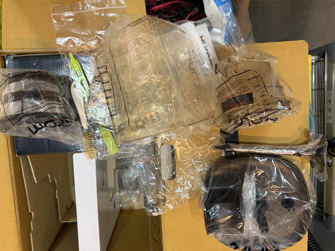 Hurom Slow Juicer (Category: Juicers, Blenders & Grinders) located in Caloocan City. Submitted by redkooky (Listing ID 1448113343, Image 3). Description: Bought it from S&R at 24,999 . See defect part in photos. Minor problem still working well. Accessories new and unused. With box. .