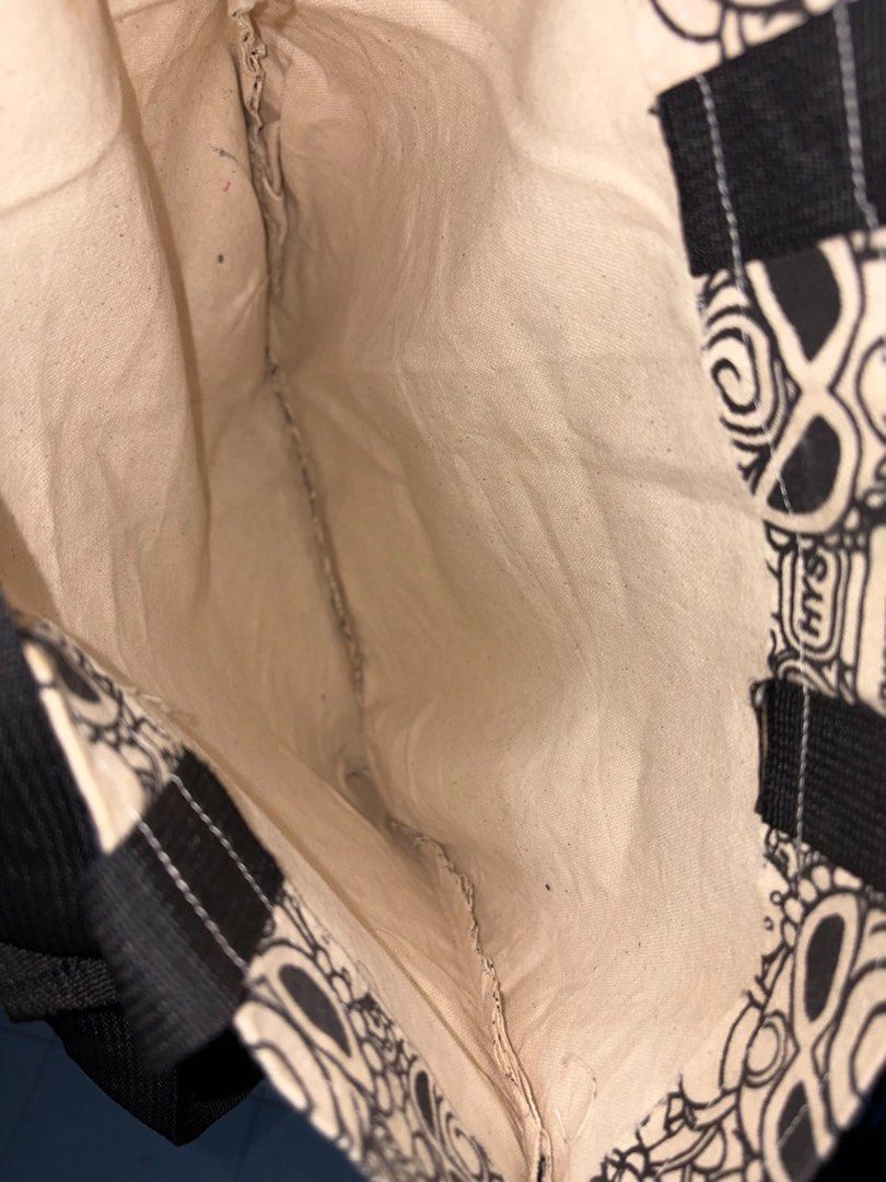 Hysteric Mini All Over Print Canvas Tote Bag (Category: Tote Bags) located in Bauang. Submitted by ivaniboy (Listing ID 1448242048, Image 3). Description: In excellent condition authentic no major flaws 350 only.