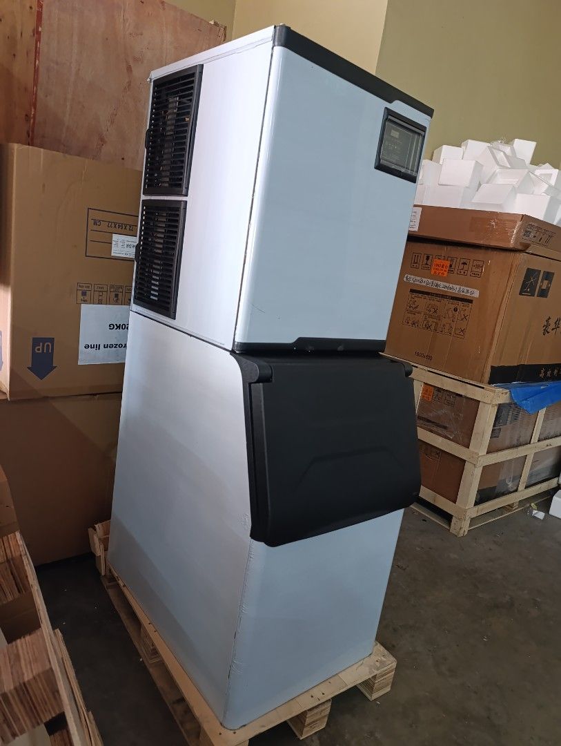 Ice Maker (Category: Refrigerators and Freezers) located in Mandaluyong City. Submitted by yoonahfabi61843 (Listing ID 1448170131, Image 3). Description: .