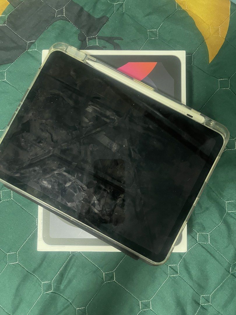 iPad Air 4 Cellular + Wifi 64GB (Category: iPad) located in Manila. Submitted by skirtttz (Listing ID 1448094848, Image 2). Description: iPad Air 4 -64GB, with simslot Battery still lasts long. Used for school purposes Comes with original box Personal Used. Bought bnew 15,000 negotiable for sure takers! Can meet around MOA or Taguig area.