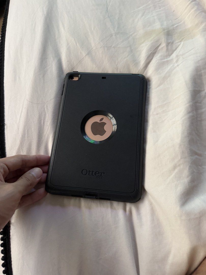 (Category: iPad) located in Singapore. Submitted by 45wear (Listing ID 1448083072, Image 3). Description: - iPad Mini 5th Gen - Rose Gold - 64GB Storage - Running iPadOS 26.4.2 ( latest) - Includes Otterbox Case - Excellent for daily use - No network connectivity issues - Comes with Original Box .