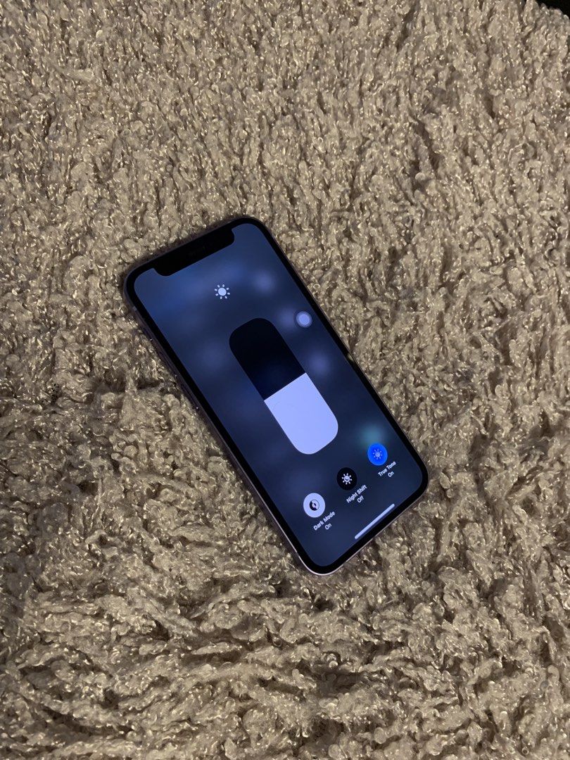 Iphone 12 mini (Category: iPhone 12 Series) located in Manila. Submitted by uxj6f (Listing ID 1448141083, Image 3). Description: No sim restriction 128gb Face id working✅ True tone working✅ 86 battery health Honest issue replace back glass so far wala na Meet up pref check to sawa!!.