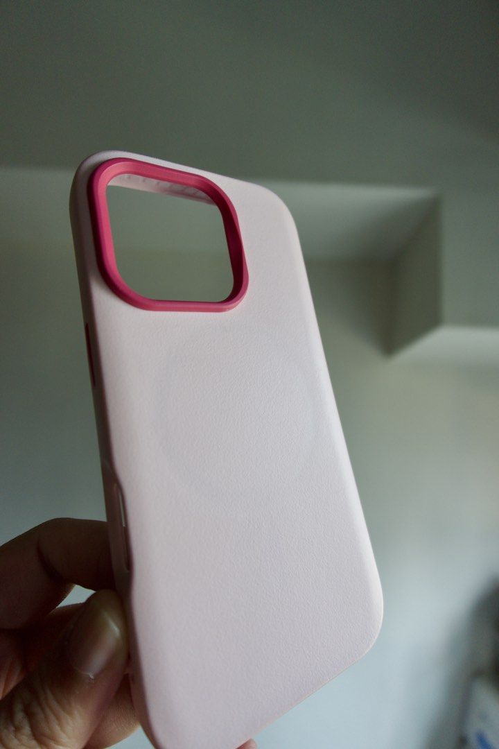 Iphone 16 Pro - Rhinoshield Solid Suit (Sorbet Pink) (Category: Cases & Sleeves) located in Makati City. Submitted by joelwilliamv (Listing ID 1448134385, Image 3). Description: - Brand: Rhinoshield - Model: Solid Suit - Compatible with: iPhone 16 Pro - Color: Sorbet Pink - Features: MagSafe compatible, honeycomb interior pattern - Condition: Excellent.