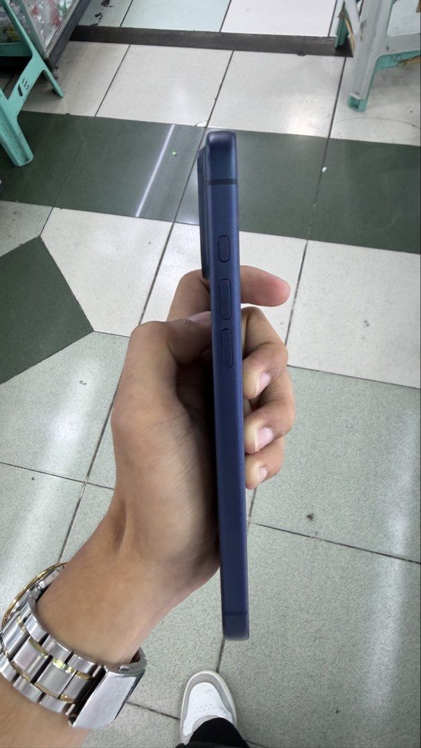 iPhone 17 Pro Max 1TB eSIM UNLOCK 100% batt 81 cc with same serial box (Category: iPhone 17 Series) located in Manila. Submitted by carimgadgets (Listing ID 1448163740, Image 3). Description: .