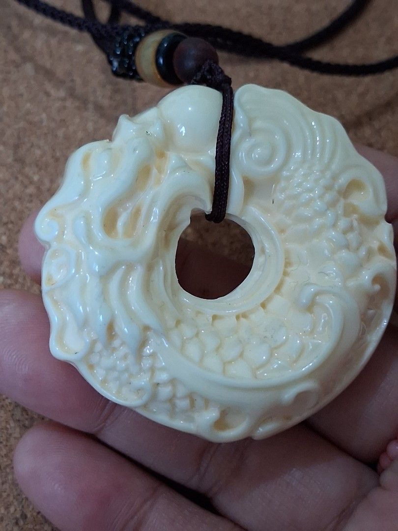 Ivory not dragon carving necklace (Category: Jewelry) located in Candelaria. Submitted by charmslyn (Listing ID 1448219238, Image 3). Description: Ivory not dragon carving necklace. Browse my account for more items for sale. Just message me for more details. SHIPPING ONLY JNT COURIER.