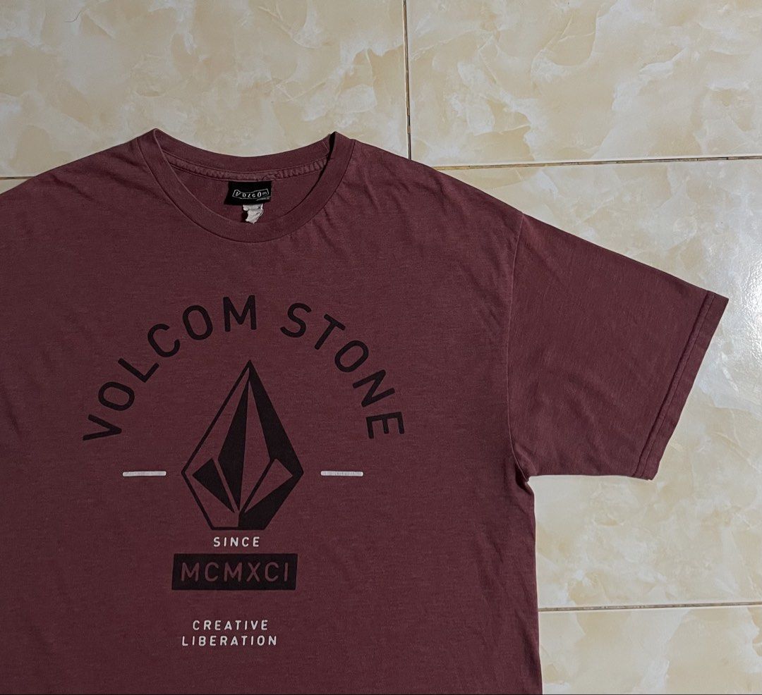 Kaos Volcom Stone (Category: Activewear) located in Manila. Submitted by chanthrift6 (Listing ID 1448093201, Image 2). Description: Kaos Volcom Stone Excellent Condition C.R: 9.8 / 10 Dimes : 21 x 28 ( Large ) No Issues 300 + shipped 📍CITY OF NAGA CEBU Unli Vouch & Video Call For Safety.