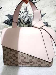 (Category: ) located in . Submitted by vanitystorehouse (Listing ID 1448237378, Image 1). Description: .