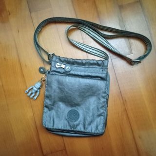 （分類：）位於 。 由 mymuttt 提交（商品編號 1448162042，圖片 1）。簡介： 。