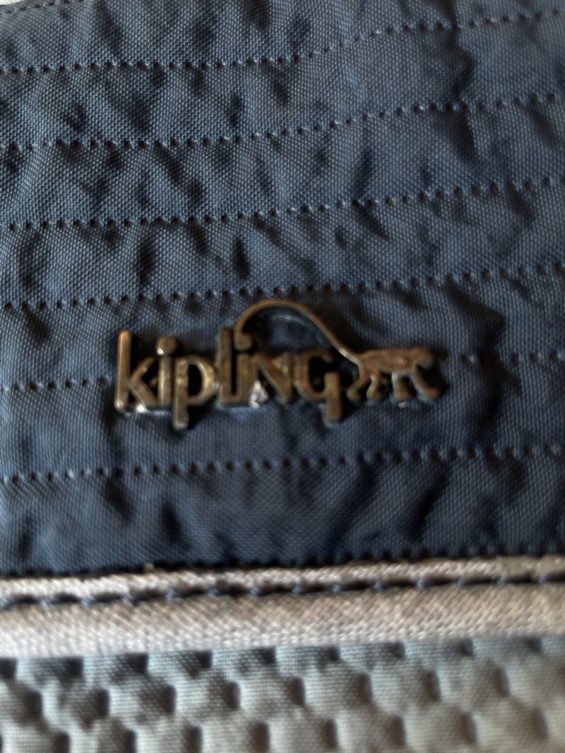 kipling lusuh (Category: Cross-body Bags) located in Bachok. Submitted by thebizi2nd (Listing ID 1448114654, Image 2). Description: 5 x 9 inch.