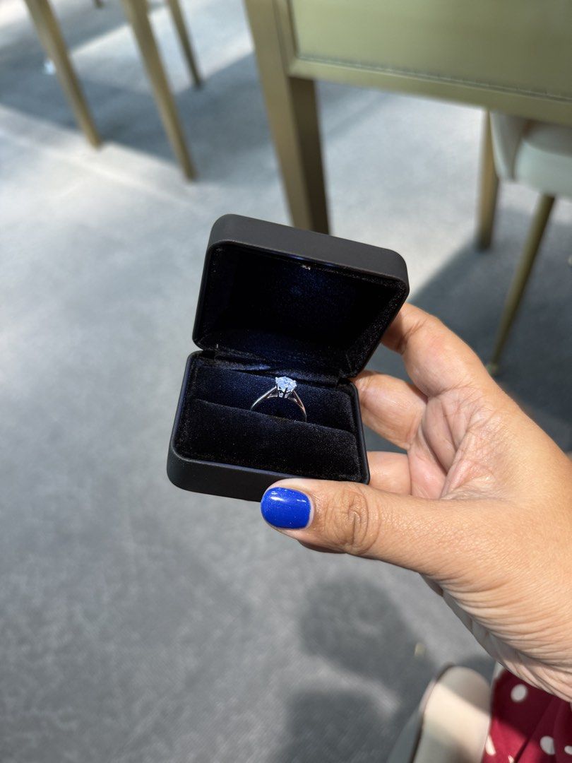 LAB GROWN DIAMOND RING (Category: Accessories) located in Senawang. Submitted by sakthi5594 (Listing ID 1448124638, Image 3). Description: METAL : PLATINUM 950 LGD - 1CT D VVS2 Please contact 016-7366683.