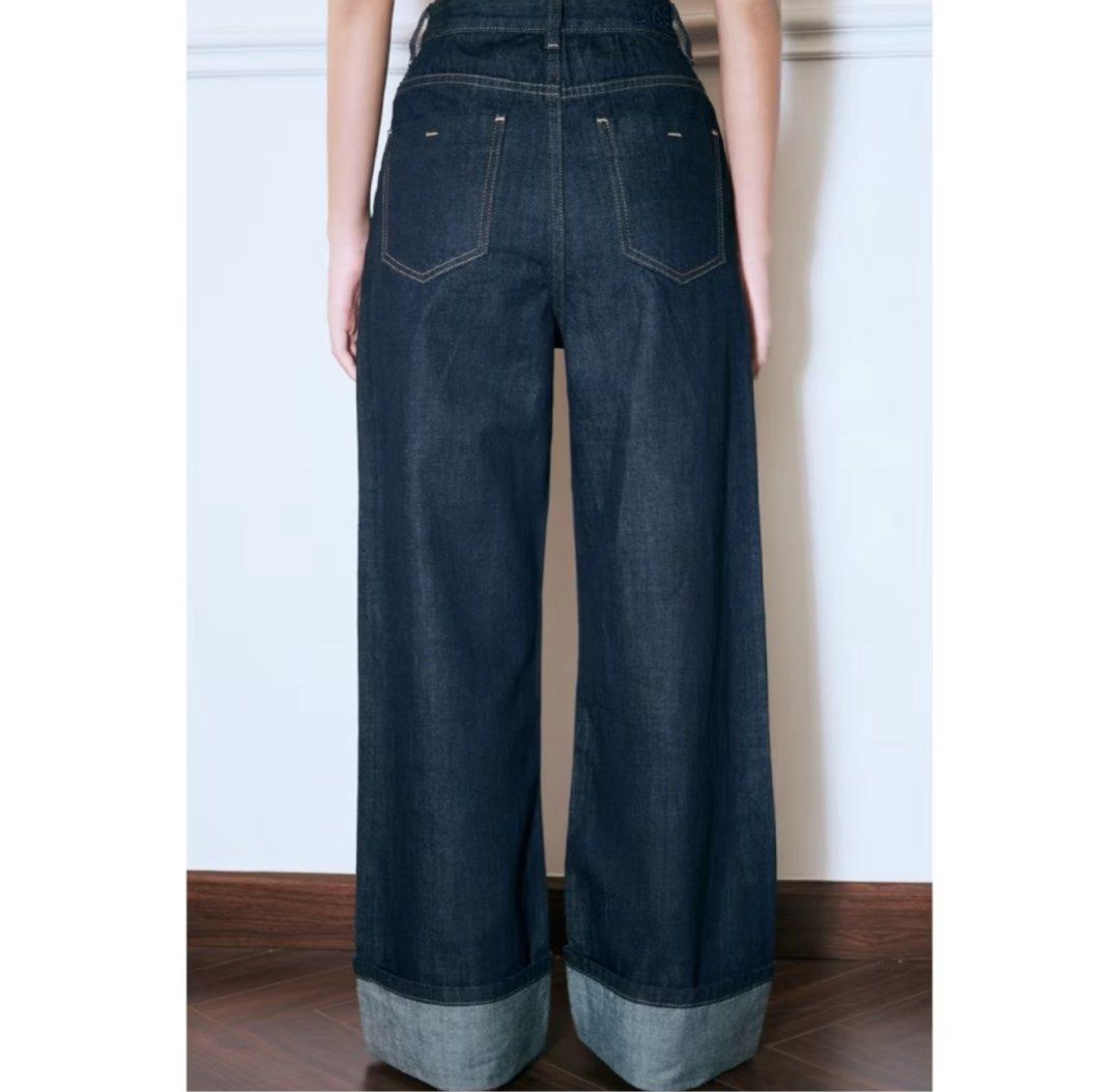 LIBÉ WORKSHOP Dark Blue Wide Leg Jeans (Category: Jeans) located in Quezon City. Submitted by annec19 (Listing ID 1448092976, Image 2). Description: - Dark blue wide leg jeans - Brand: LIBÉ WORKSHOP - High-waisted fit - Relaxed, baggy silhouette - Classic five-pocket design - Cuffed hem with lighter wash detail - Ideal for casual and stylish looks.