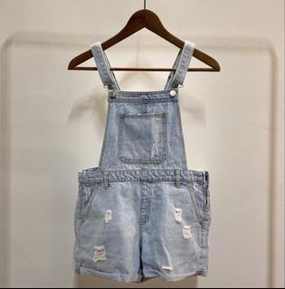 (Category: ) located in . Submitted by catchingcloset (Listing ID 1448269573, Image 1). Description: .